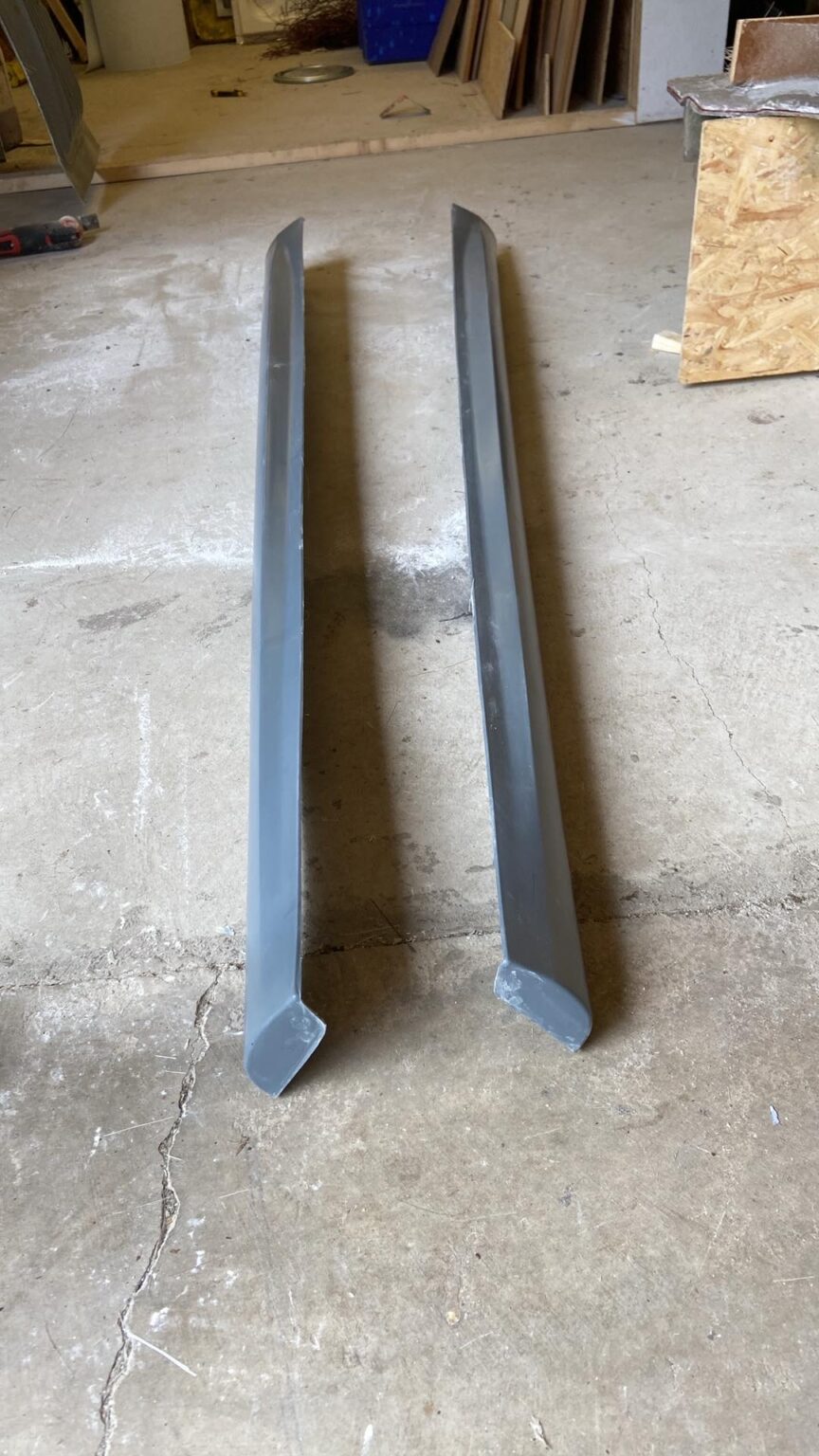 VW - Golf MK5 And Golf MK6 (R20 Look): Maxton Side Skirts main image 1