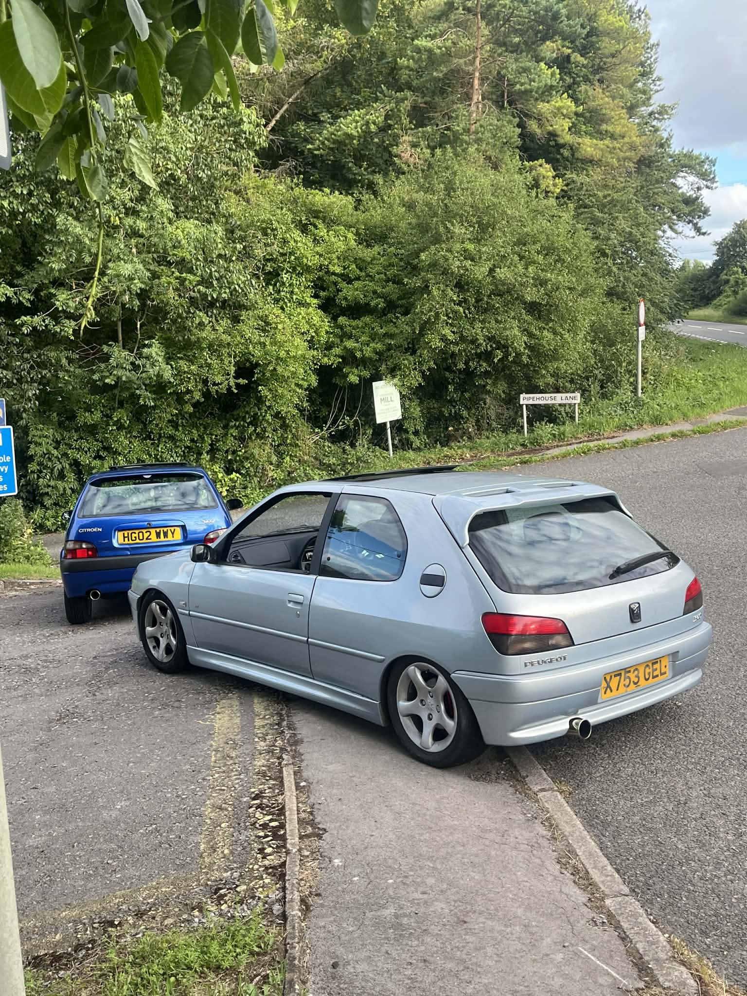 Peugeot 306 Chunky 3 Leg Roof Spoiler - Image 2